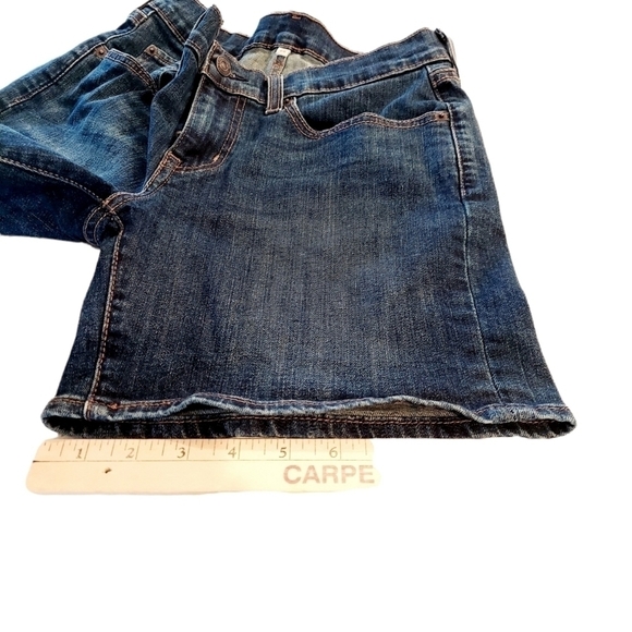 Levi's Women's Jean Shorts Size 28 Mid Thigh Stretch Denim Classic Red Tag EUC - Picture 11 of 13